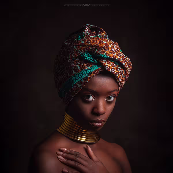 Low-key artistic portrait, contrasted light, shot in Namur