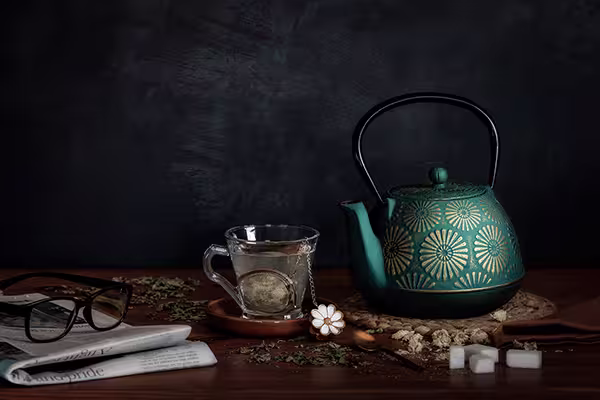 Artistic still life with controlled light